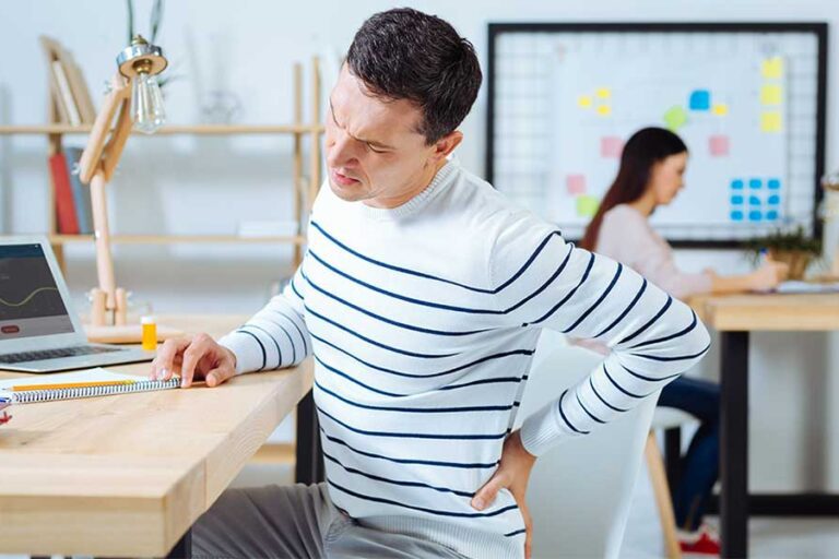 Recomendaciones-para-mejorar-tu-postura-y-prevenir-lesiones-en-la-oficina