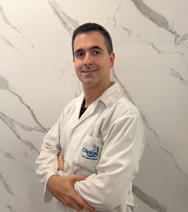 Alvar Capón Jiménez, podólogo, fisioterapeuta y osteópata, director de Clínica Capón